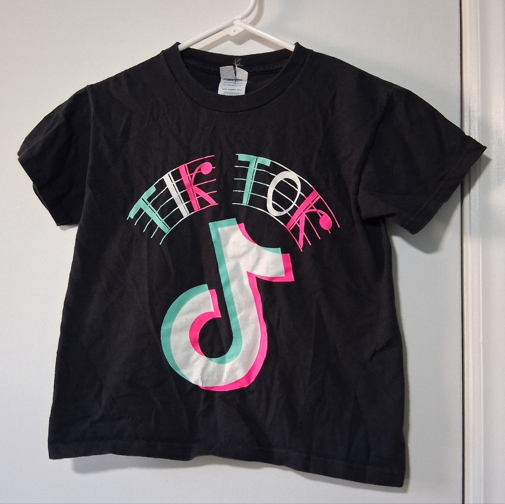 Delta Kids Black T-Shirt with Colorful Graphic TikTok Size M 10/12